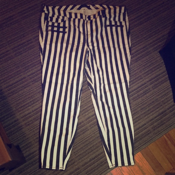 Hot Topic Denim - Beetlejuice Striped Goth Skinny Jeans